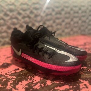 NIKE Black/Pink Phanton soccer cleats youth sz 6